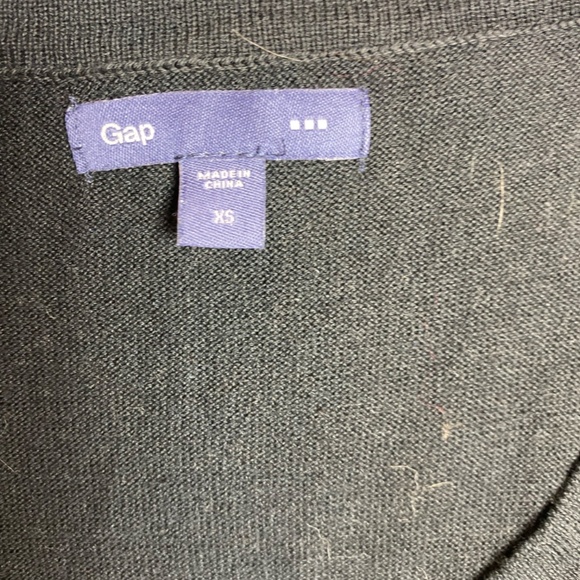 Gap V-neck light weight long sleeved black sweater - Picture 9 of 10